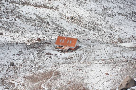 Chegando de volta ao refúgio Whymper, a mais de 5 mil metros de altitude, no Chimborazo - Equador
